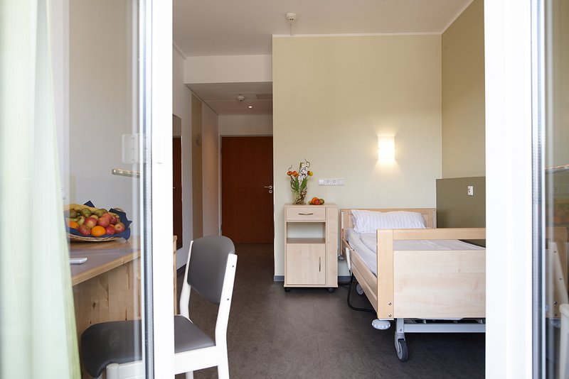 Unsere Patientenzimmer vom Balkon aus| Einbettzimmer - Rheumazentrum Rheinland-Pfalz