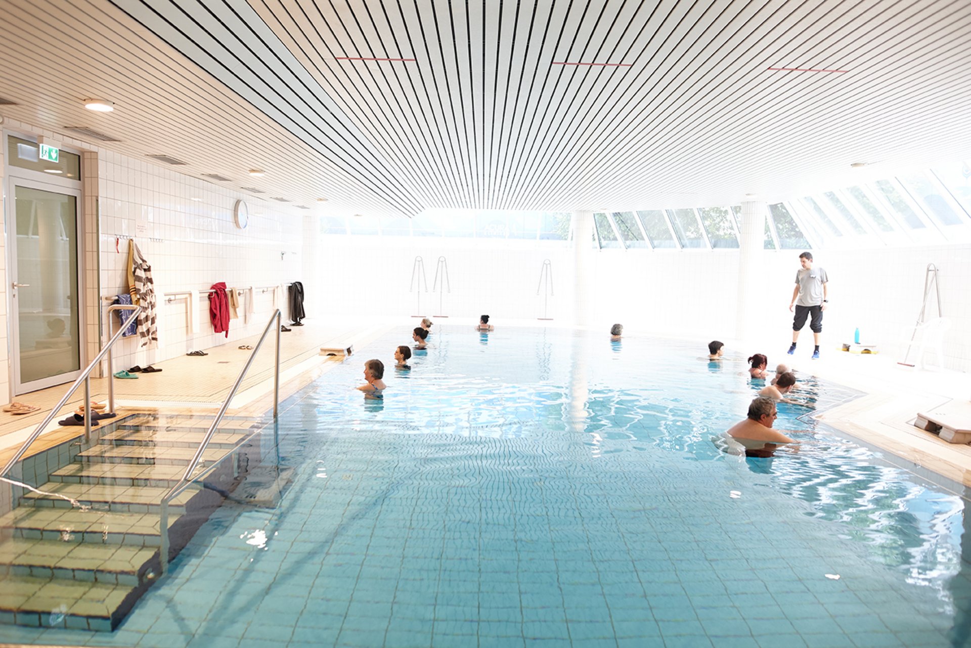 Schwimmbad mit Patienten | Rheumazentrum Rheinland-Pfalz