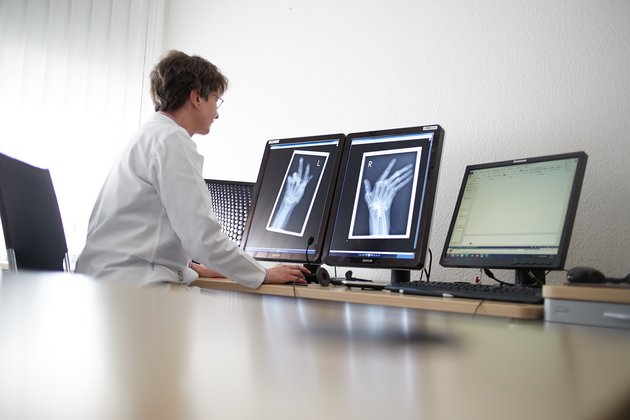 Untersuchung von Röntgenbildern - Rheumazentrum Rheinland-Pfalz